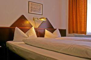 Hotel Corona Frankfurt nad Mohanem Pokoj fotografie